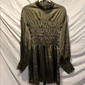 🌺NWT Lumiere Dark Green Smocked Blouse (Bundled price-BIN2)